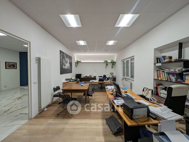 Ufficio in commerciale in Via Nicomede Bianchi 32
