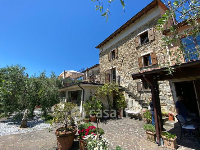 Casa indipendente in residenziale in 