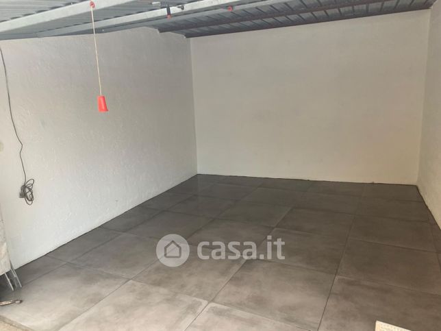 Garage/posto auto in residenziale in Via Campania 30