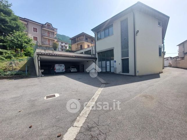 Capannone in commerciale in Via Padre P. Ghidini 18