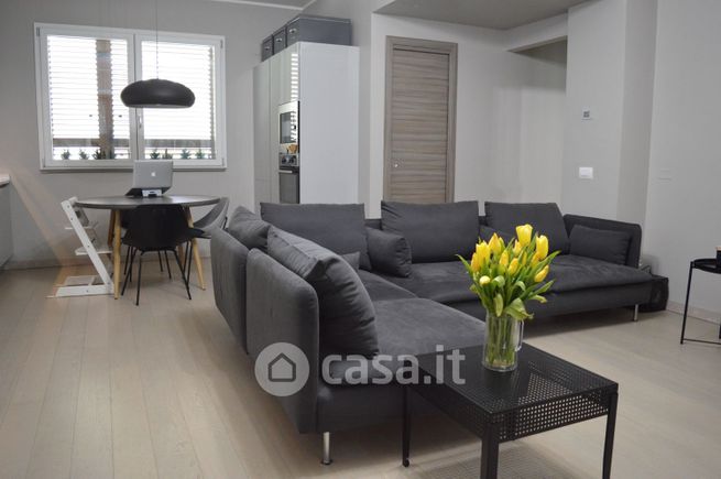 Appartamento in residenziale in Via Smareglia Antonio 11