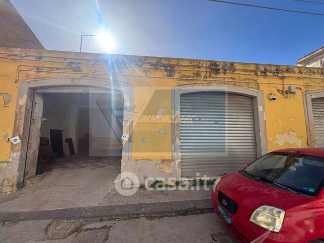 Attivitã /licenza (con o senza mura) in commerciale in Via Caltanissetta