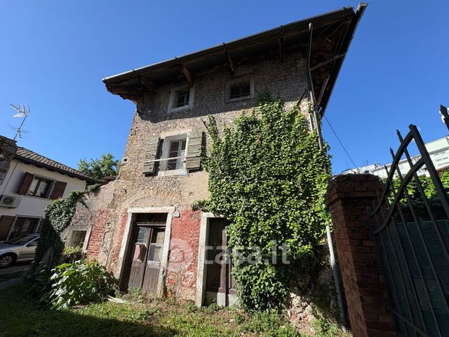 Casa indipendente in residenziale in Via Grazzano