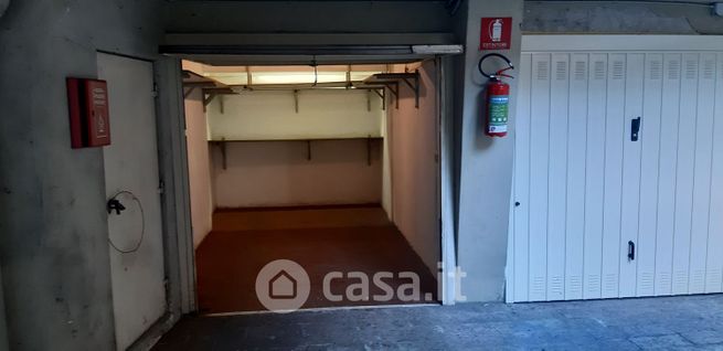 Box/posto auto in residenziale in Viale Giacomo Matteotti 14