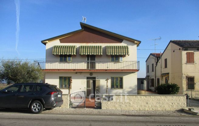 Casa indipendente in residenziale in Via Ferrara 12