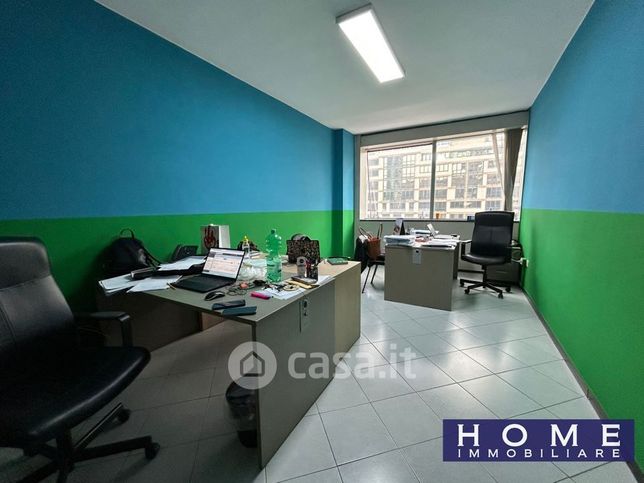 Ufficio in commerciale in 
