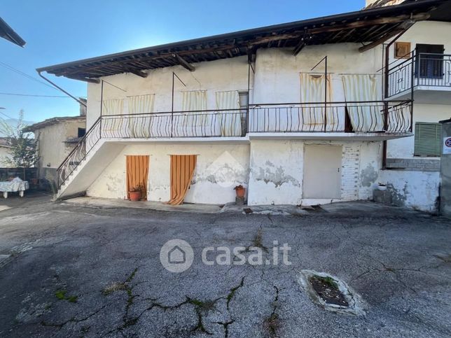 Casa bi/trifamiliare in residenziale in Via Ruata Canali 5