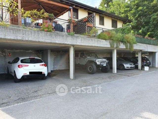 Box/posto auto in residenziale in Via Brugnatelli