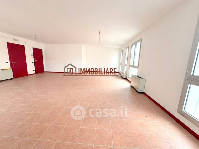 Ufficio in commerciale in Via Roma 1