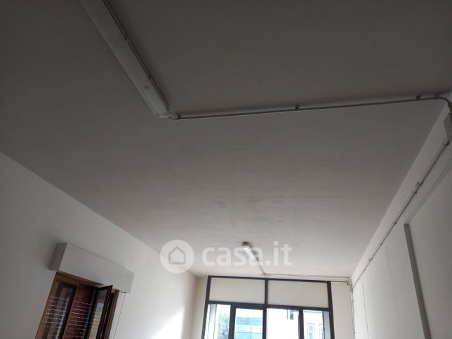 Capannone in commerciale in Via Bonagiunta Urbiciani 6