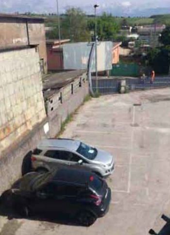 Box/posto auto in residenziale in Via dell'Industria 16