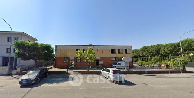 Capannone in commerciale in Via Alfredo Catalani 2