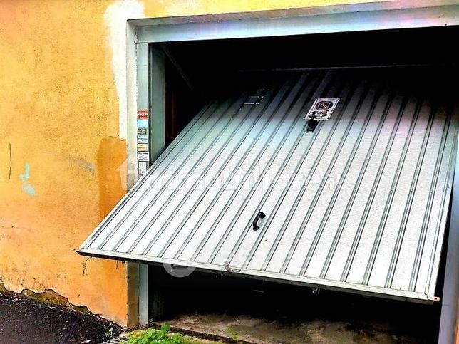 Box/posto auto in residenziale in Via Claudia