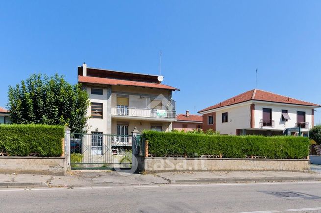 Casa bi/trifamiliare in residenziale in Strada Piossasco 36