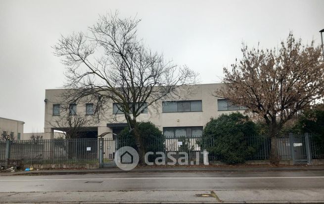 Capannone in commerciale in Via Piemonte