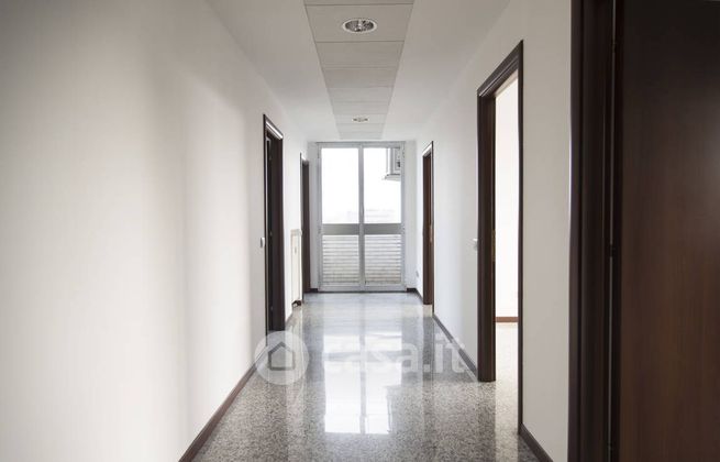 Ufficio in commerciale in Via Valassina 24