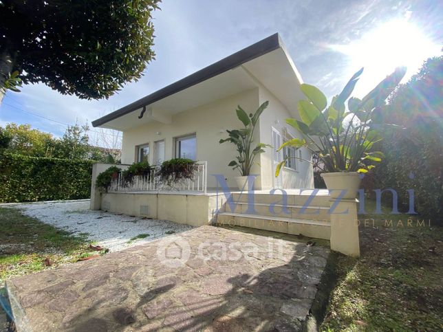 Villa in residenziale in Via Viner