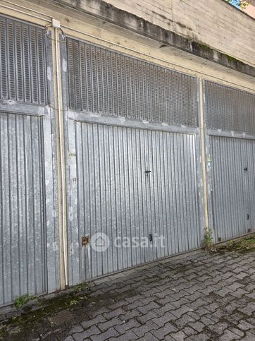 Box/posto auto in residenziale in Via delle Capinere 13