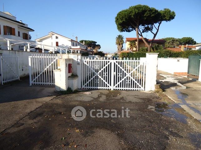 Casa bi/trifamiliare in residenziale in Via G. Basile