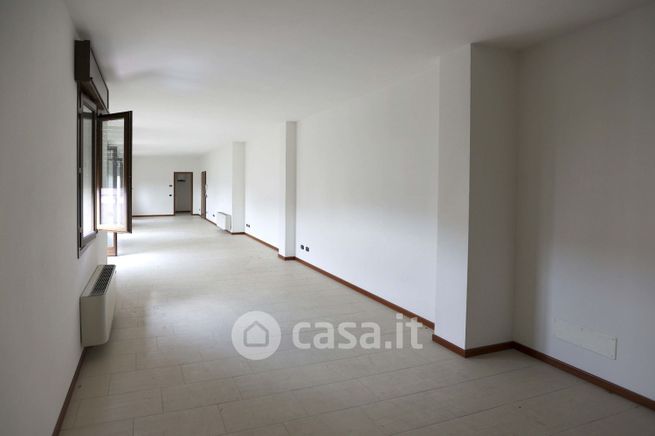 Ufficio in commerciale in