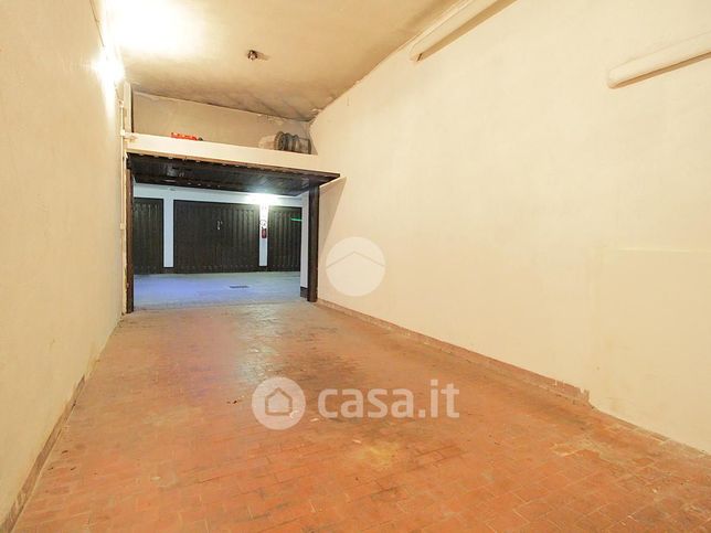 Box/posto auto in residenziale in Via Privata Giocondo Albertolli 10