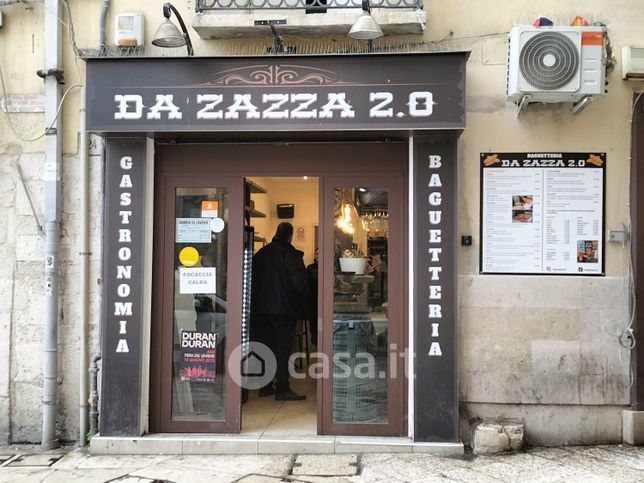 Attivitã /licenza (con o senza mura) in commerciale in Piazza Mercantile 25