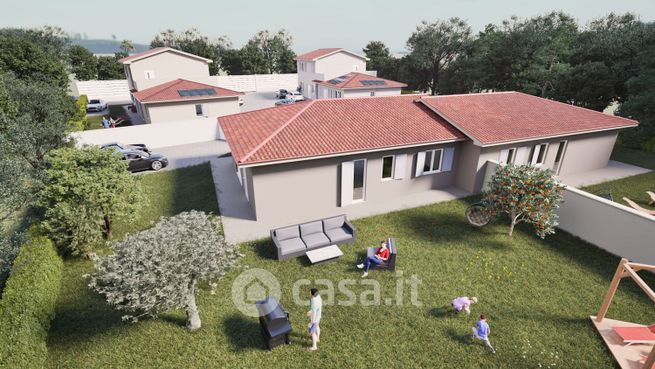 Casa bi/trifamiliare in residenziale in Via Provinciale Lucchese