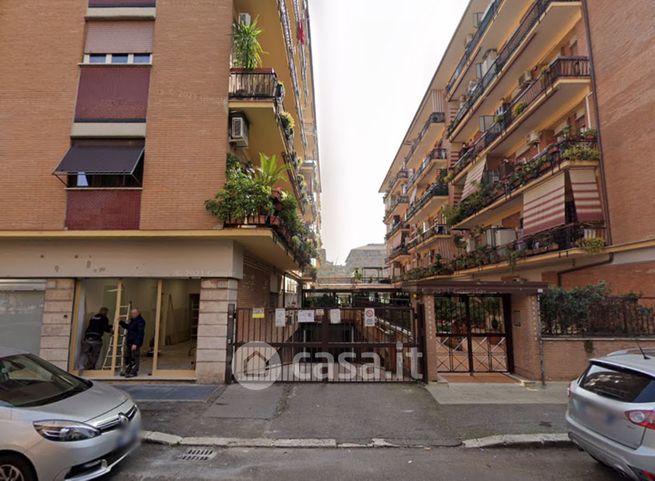 Garage/posto auto in residenziale in Via Lucio Elio Seiano 119