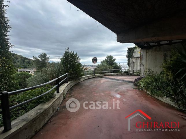 Garage/posto auto in residenziale in Viale Villa Gavotti 87