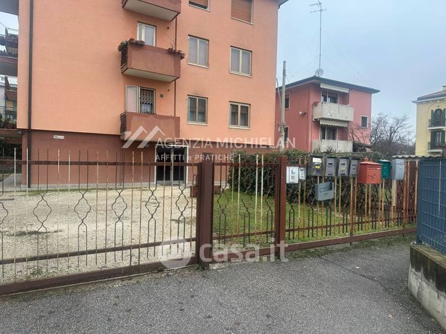 Box/posto auto in residenziale in Via Fornace 36