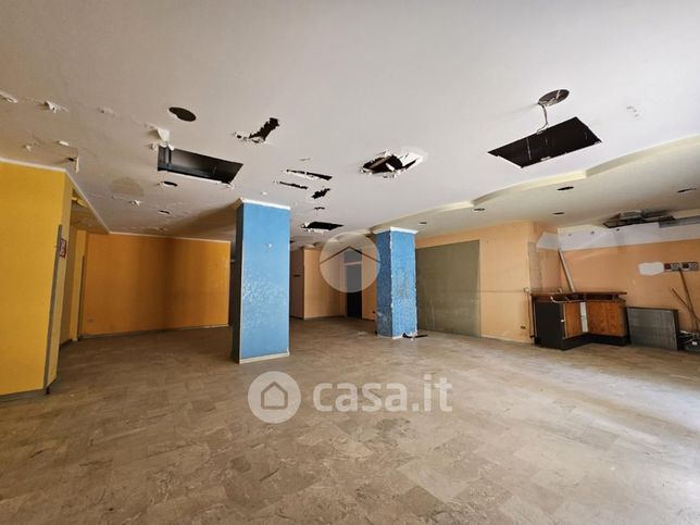 Box/posto auto in residenziale in Via Azolino Hazon 2