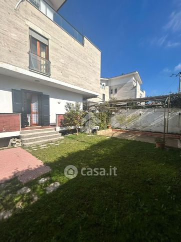 Villetta a schiera in residenziale in Viale degli Eucalipti 56