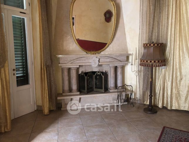 Casa indipendente in residenziale in 