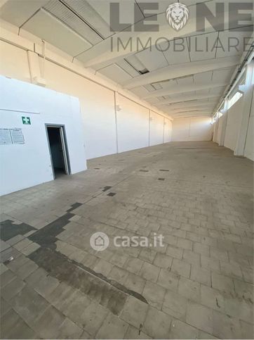 Capannone in commerciale in Via dell'Artigianato