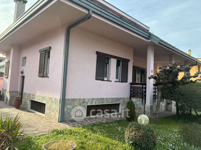 Villa in residenziale in Via Villoresi 1