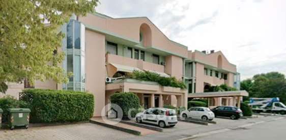 Ufficio in commerciale in Via Giacomo Zanella 6 /B