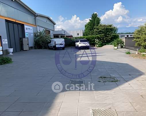 Capannone in commerciale in Via I Maggio 3
