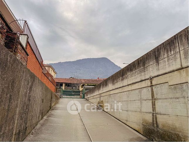 Box/posto auto in residenziale in Via C. Battisti 4