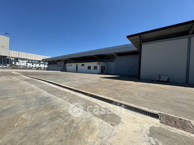 Capannone in commerciale in sskm265,km28+0/50