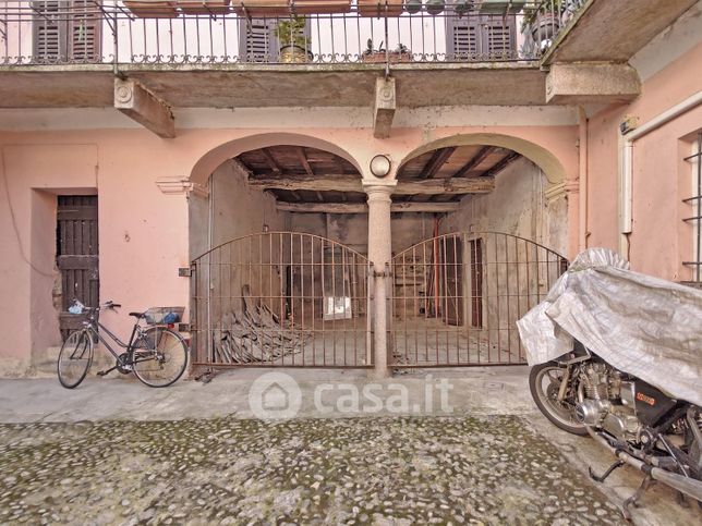 Garage/posto auto in residenziale in Via Mario Greppi