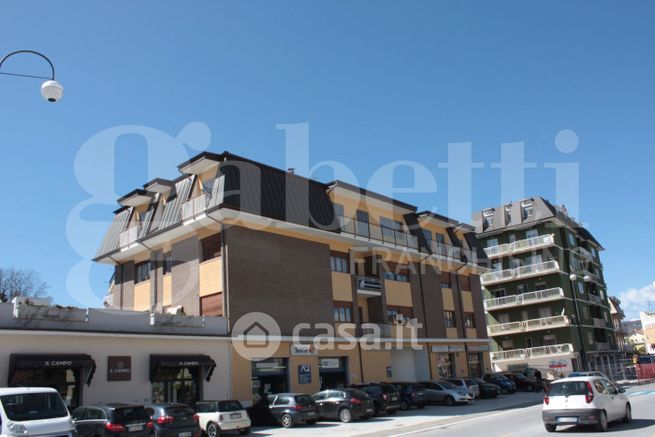 Ufficio in commerciale in Viale dei Pentri 38