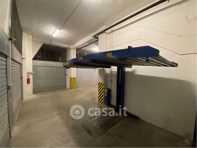 Box/posto auto in residenziale in Vicolo Pomo D'Oro 19 -1