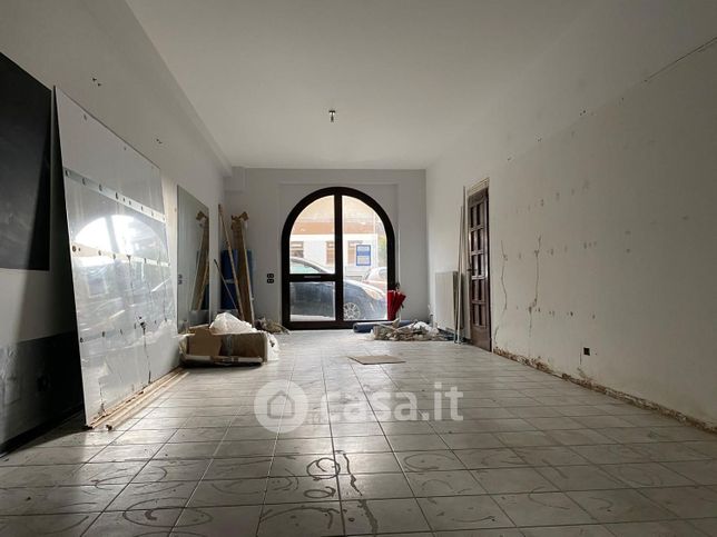 Attività/licenza (con o senza mura) in commerciale in Via Casale