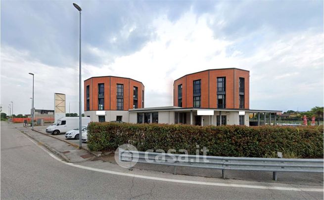 Ufficio in commerciale in Via Giuseppe Miglioli 2