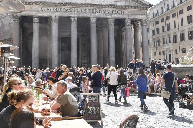 Attivitã /licenza (con o senza mura) in commerciale in Piazza della Rotonda