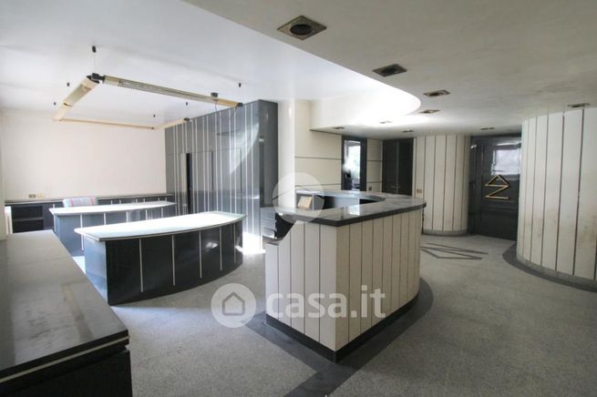 Ufficio in commerciale in Via Benjamino Cavalli 36