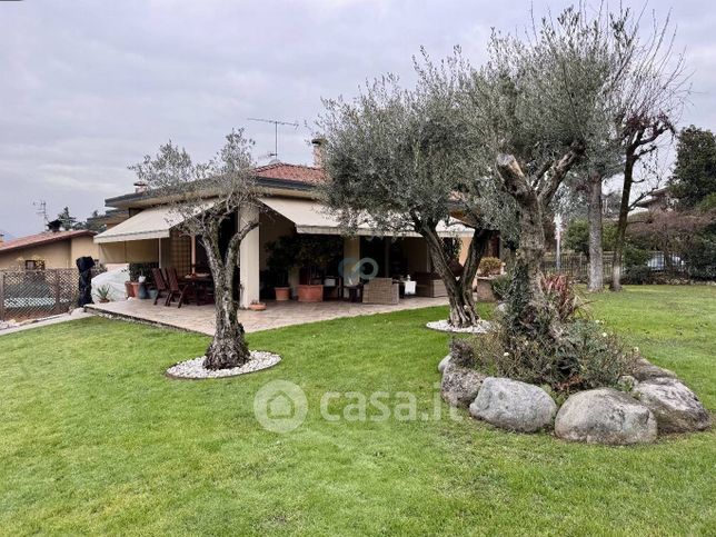 Villa in residenziale in Via Giovanni XXIII 6