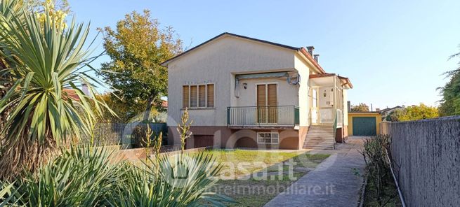 Casa indipendente in residenziale in Via Giuseppe Mazzini 12