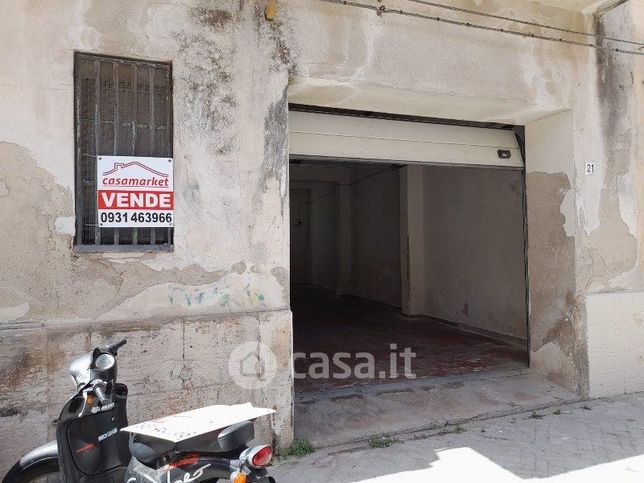 Box/posto auto in residenziale in Via Calatafimi