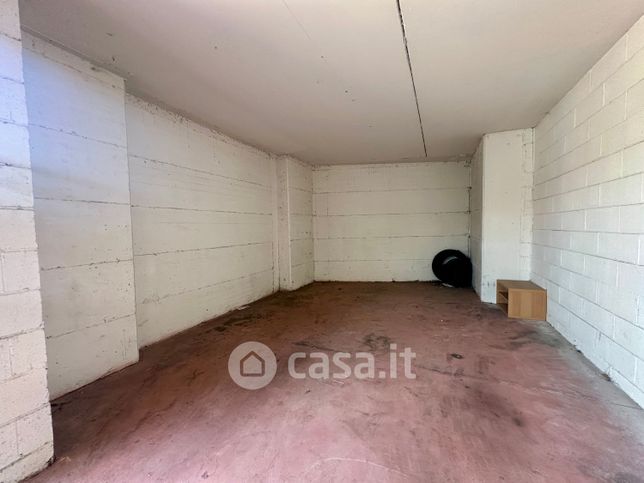 Box/posto auto in residenziale in Via Giuseppe Giacosa 29